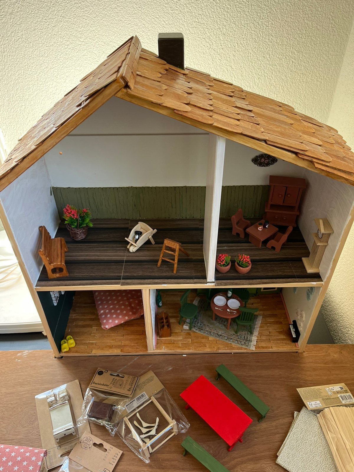 Poppenhuis met meubeltjes, Kinderen en Baby's, Ophalen, Gebruikt, Poppenhuis