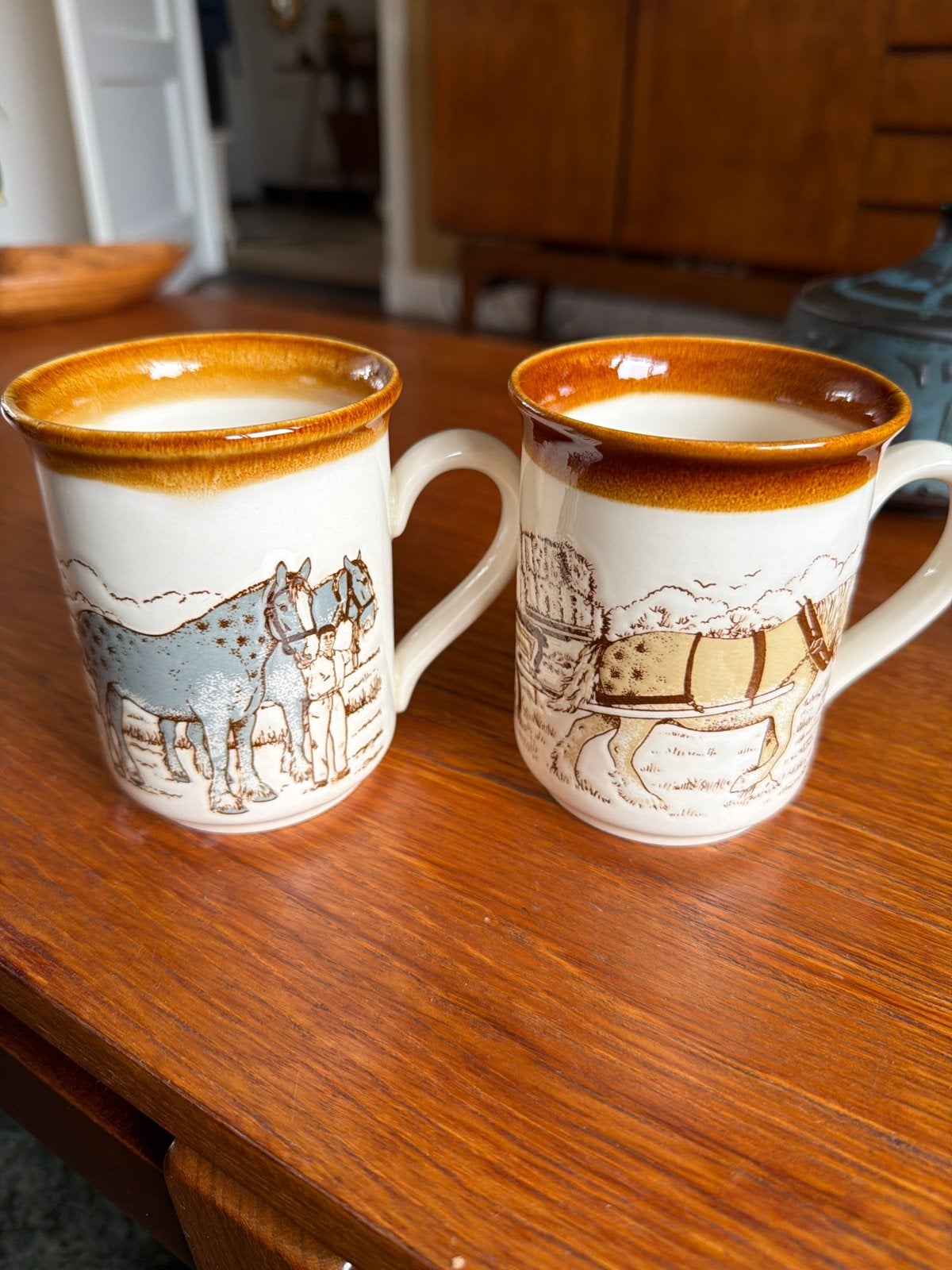 2 Vintage Staffordshire Bilton Mokken - Boerenleven Paarden, Antiek en Kunst, Ophalen of Verzenden