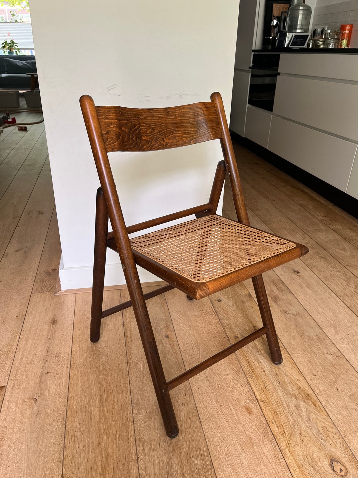 Houten Habitat klapstoel met rotan zitting, Huis en Inrichting, Ophalen, Gebruikt, Bruin, Eén