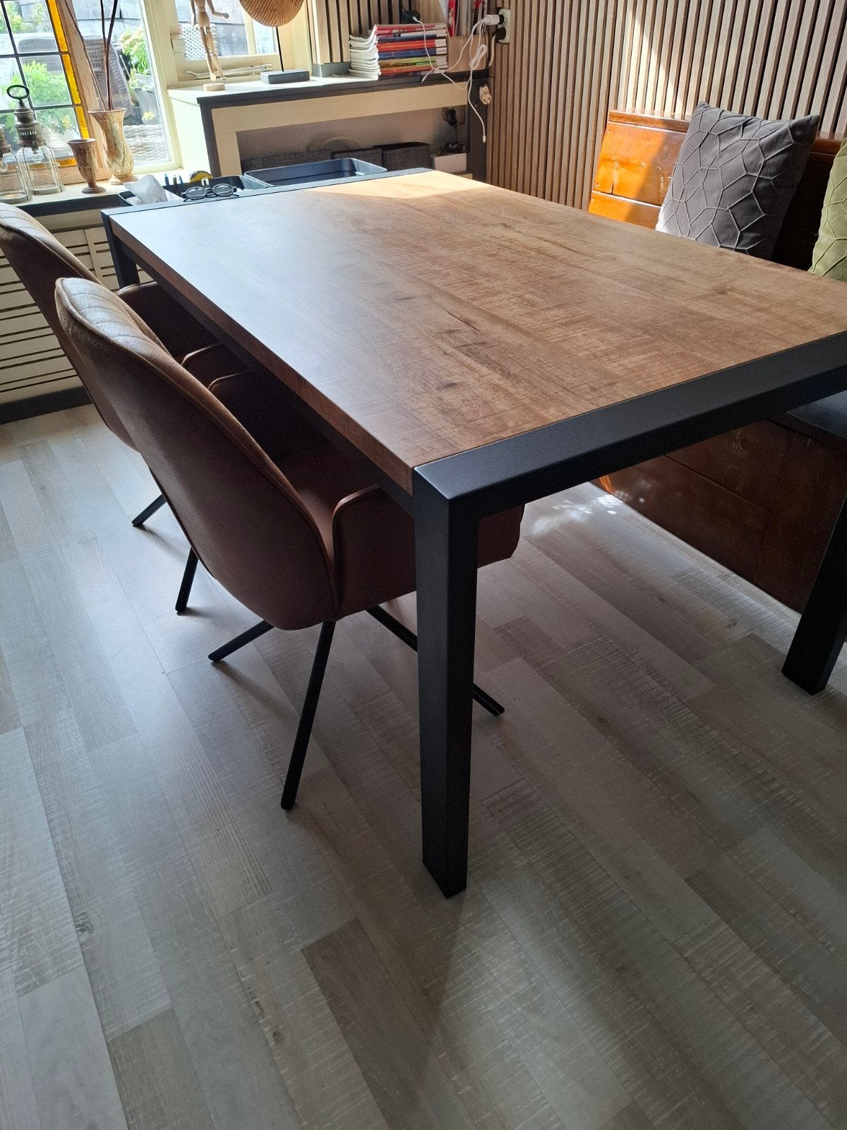 Eettafel mangohout met metalen onderstel, Huis en Inrichting, Tafels | Eettafels, 50 tot 100 cm, Zo goed als nieuw, 150 tot 200 cm