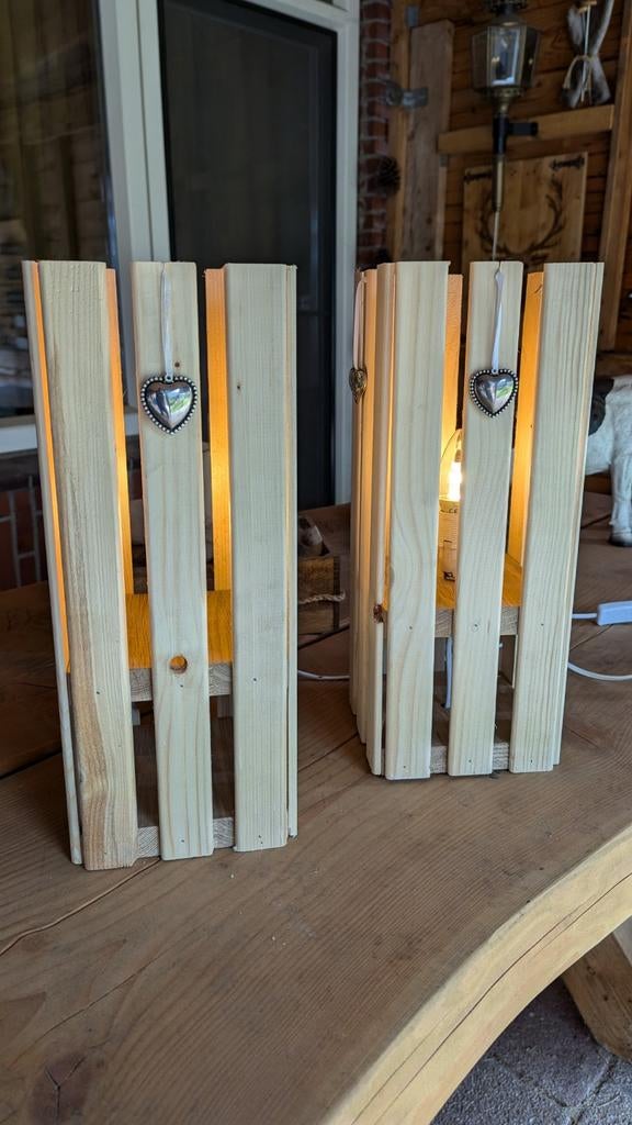 Set van 2 houten tafellampen met hartjes - 40cm hoog, Huis en Inrichting, Lampen | Tafellampen, Nieuw, Minder dan 50 cm, Hout