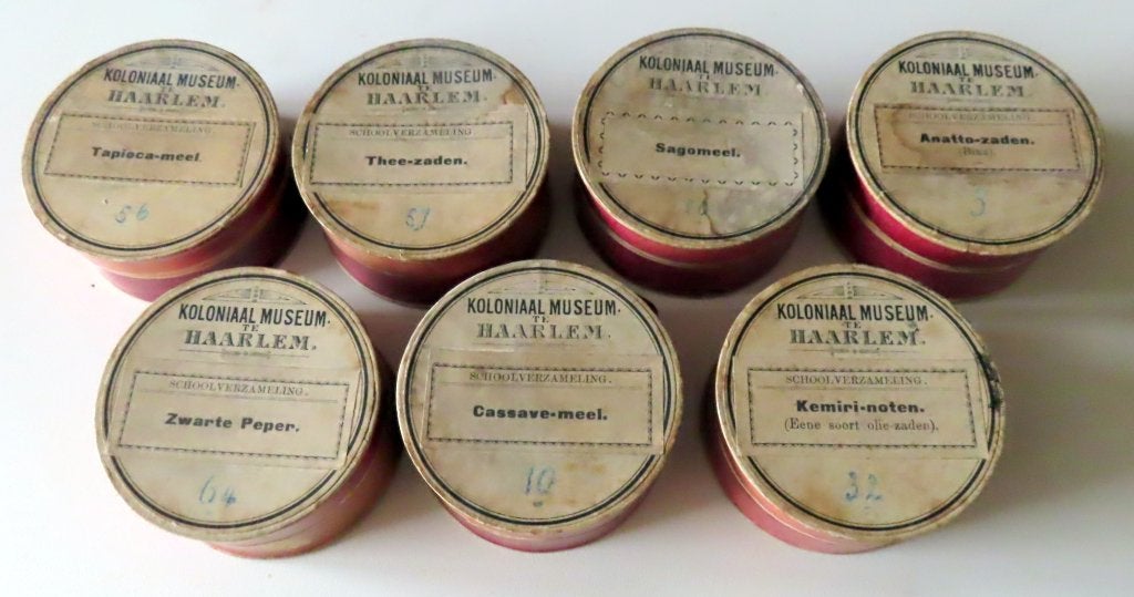 Antieke  historische monsterdoosjes koloniaal museum haarlem, Antiek en Kunst, Verzenden
