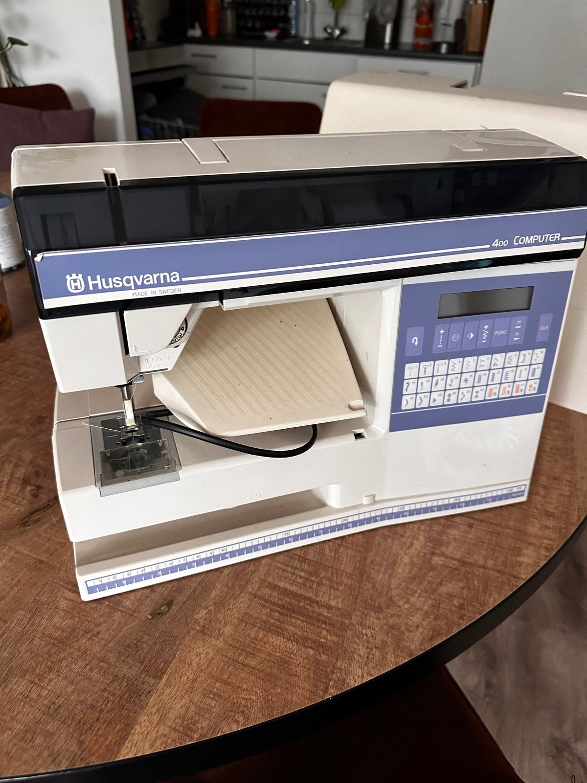 Husqvarna 400 Computer Naaimachine - Zo goed als nieuw, Hobby en Vrije tijd, Naaimachines en Toebehoren, Ophalen of Verzenden