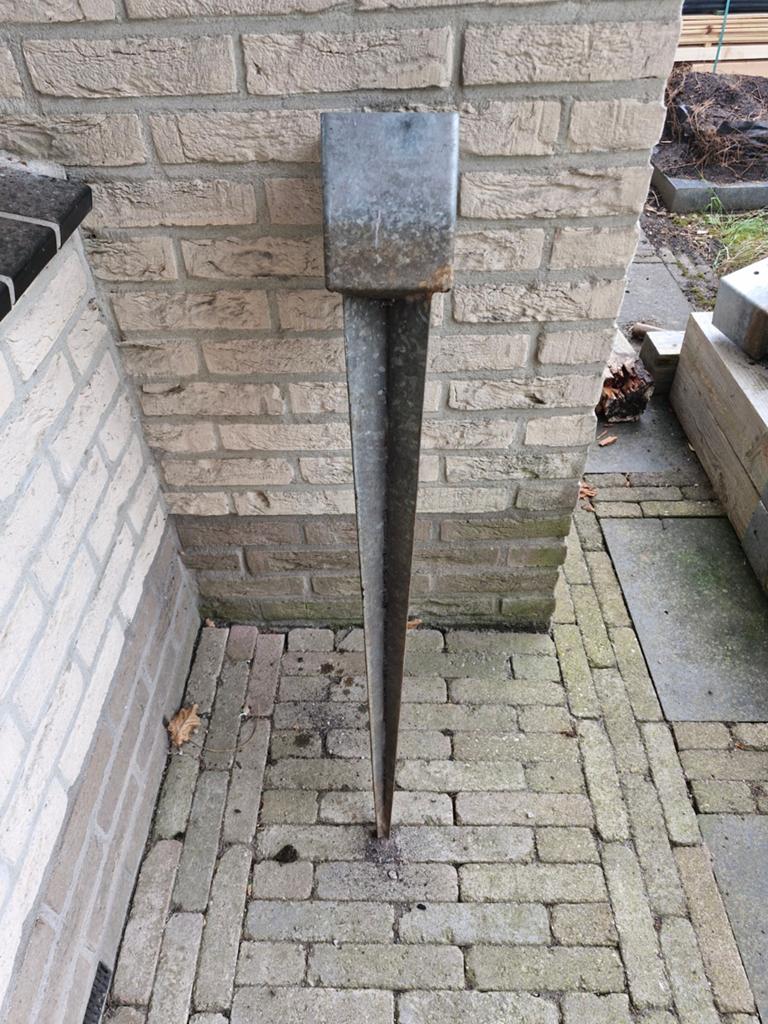 Metalen paalhouder met punt, verzinkt 8 stuks., Ophalen, Gebruikt, Minder dan 180 cm, Palen