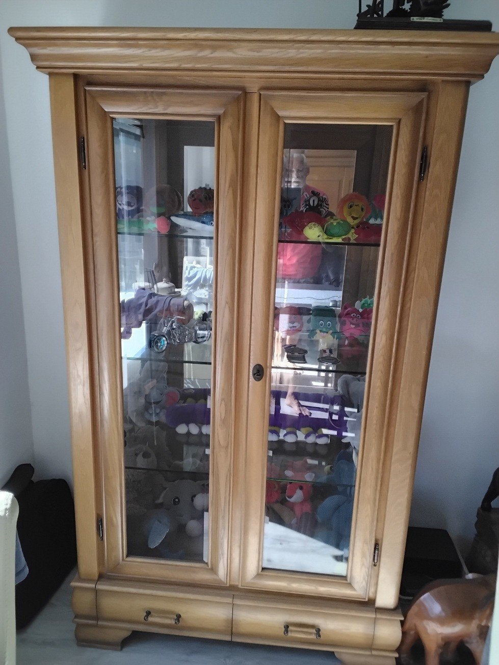 Houten vitrinekast met glazen deuren en lades, Ophalen, Gebruikt, Klassiek, Met lade(s)
