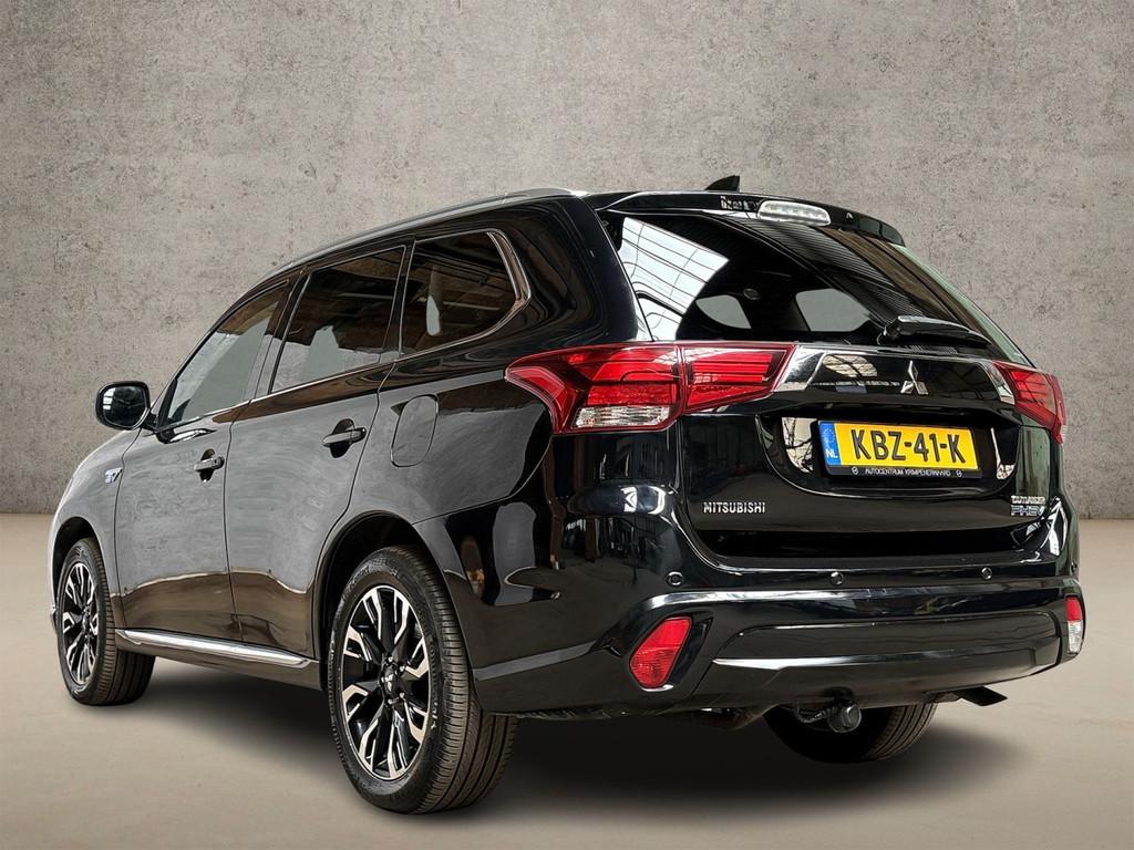 Mitsubishi Outlander 2.0 PHEV Deluxe 204Pk Automaat (SCHUIFD, Automaat, 4 cilinders, 1820 kg, Zwart