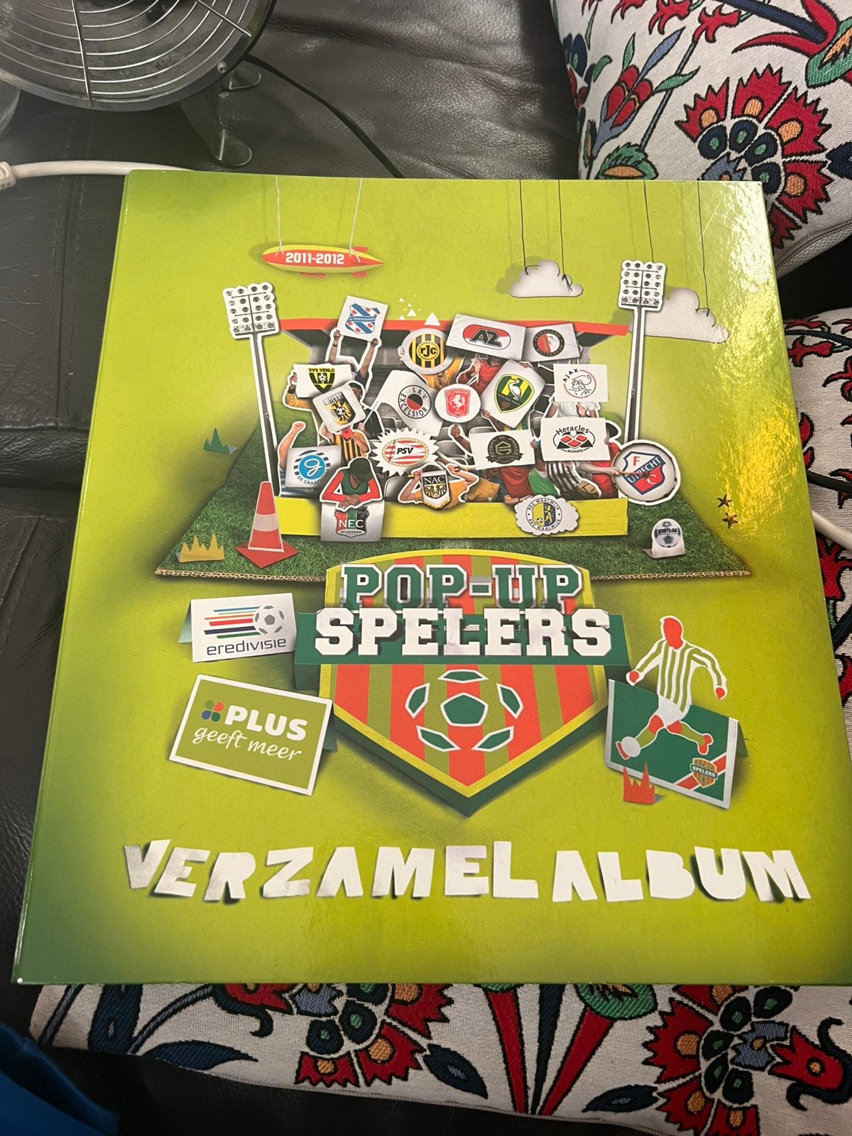 Plus voetbalplaatjes album  2011-2012 bijna compleet, Verzenden, Zo goed als nieuw, Buitenlandse clubs, Poster, Plaatje of Sticker