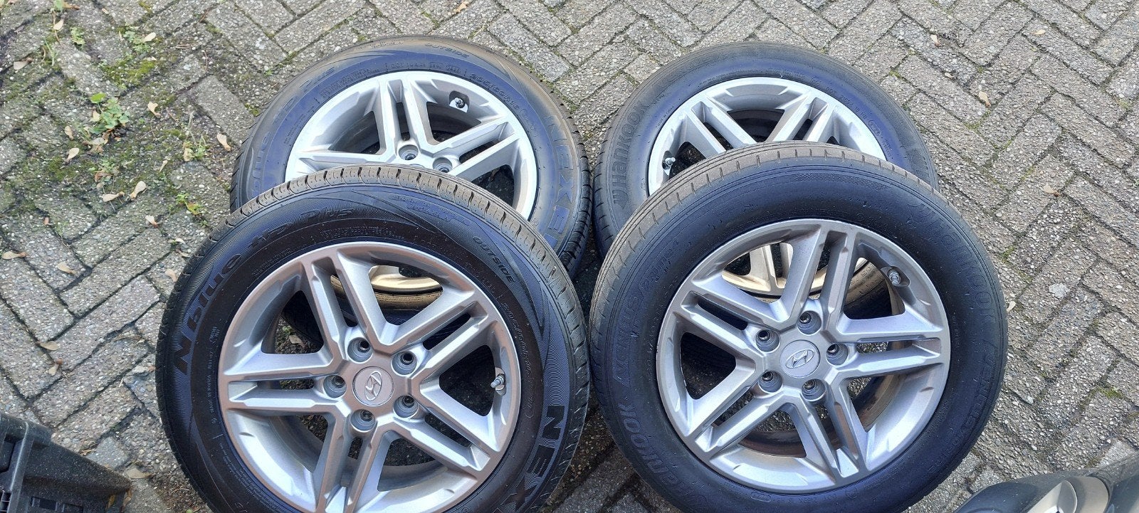 Hyundai Kona 16 inch velgen met zomerbanden 205/60R16, Ophalen of Verzenden, Gebruikt, Hyundai