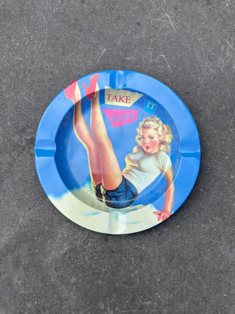 Retro blikken asbak met Pin-Up en de tekst “take it easy”, Asbak, Nieuw, ?, ?