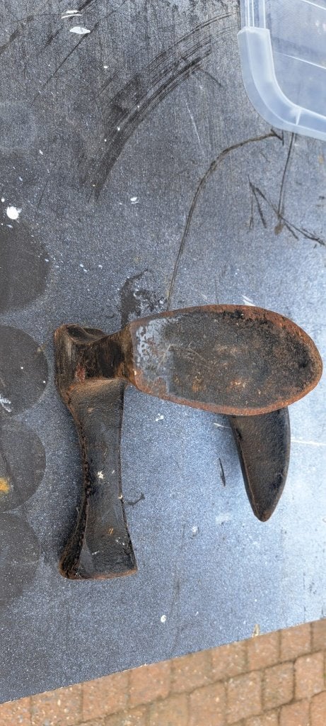 Oude schoenmakersleest met hamer euro 15,00, Ophalen