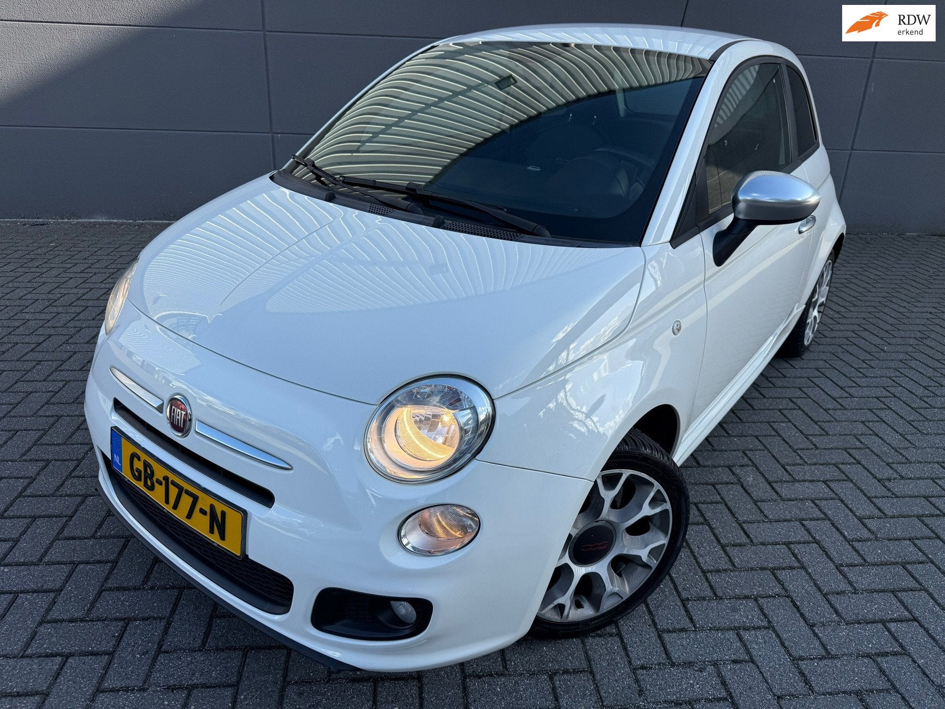 Fiat 500 1.2 BiColore*Automaat*airco*Velgen*2eEigenaar*APK*C, Auto's, Gebruikt, 4 cilinders, Start-stop-systeem, Wit