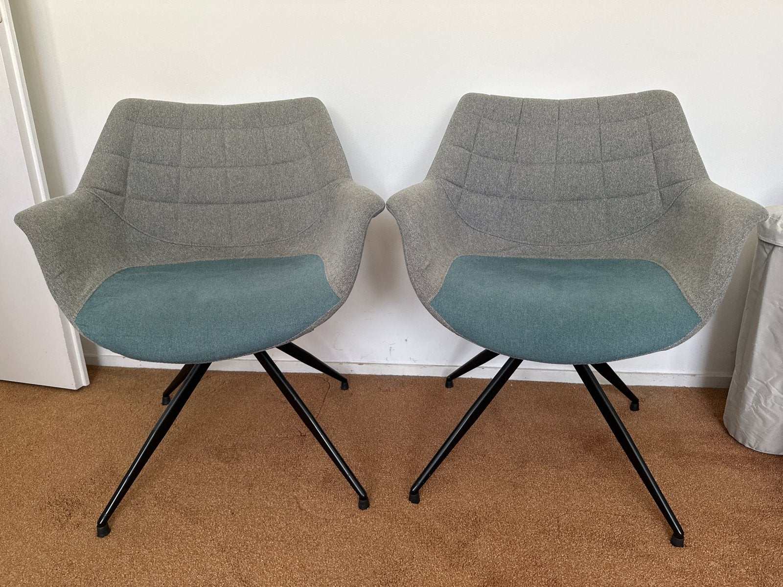 Set van 2 Zuiver Ridge Rib stoelen - Grijs/Blauw, Ophalen, Twee, Zo goed als nieuw, Stof