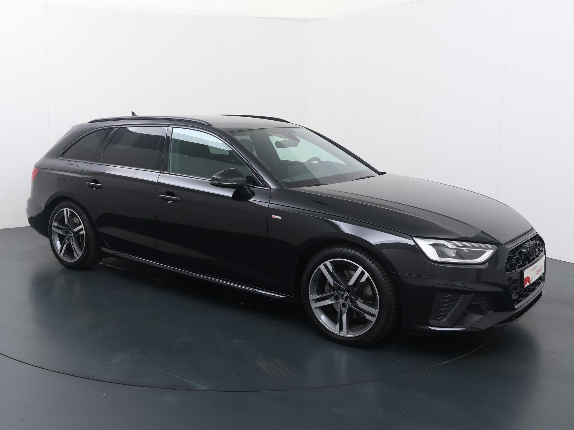 Audi A4 Avant 35 TFSI S edition | 150 PK | Automaat | Adapti, 12 maanden, Gebruikt, 4 cilinders, Zwart