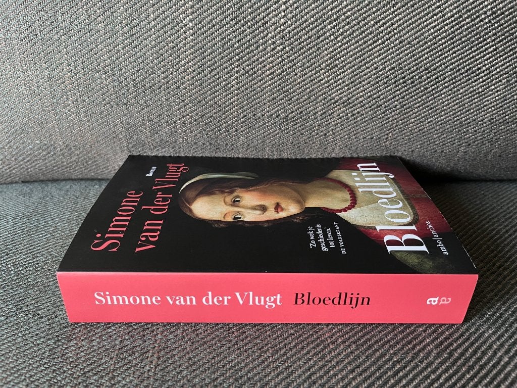 Simone van der Vlugt - Bloedlijn. (2024), Ophalen of Verzenden, Zo goed als nieuw, Simone van der Vlugt