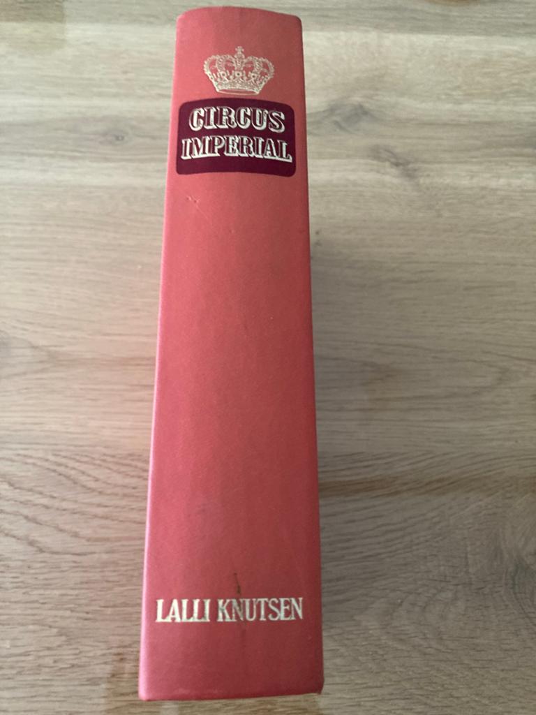 Circus Imperial - Laila Knutsen (Nederlandse Boekenclub), Boeken, Literatuur, Ophalen of Verzenden, Gelezen, Nederland