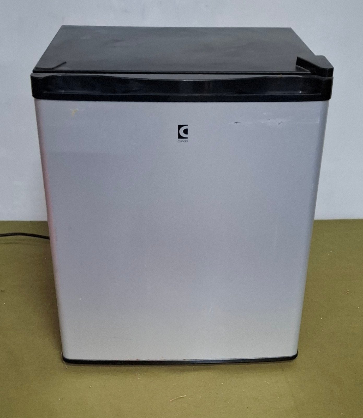 Candor CR-40A minibar / mini koelkast 38 liter, Witgoed en Apparatuur, Ophalen, Minder dan 85 cm, Minder dan 75 liter, Zonder vriesvak