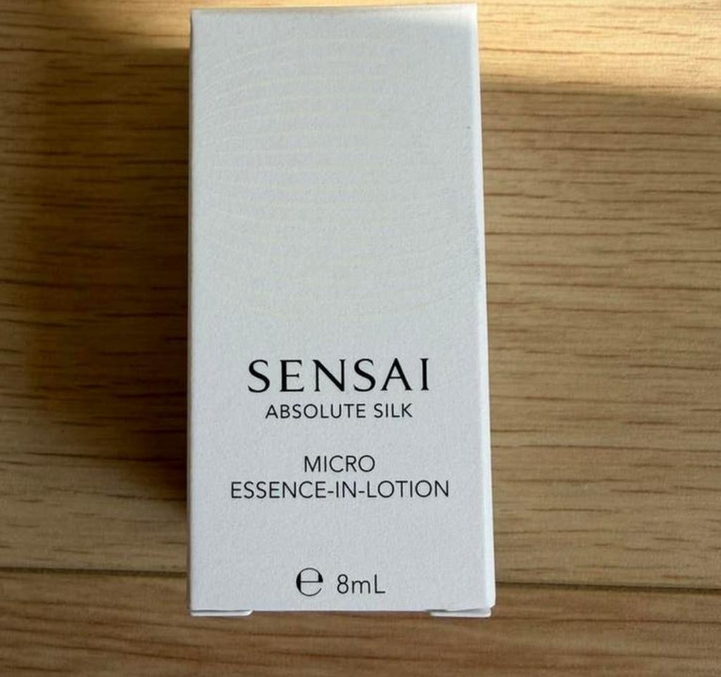 Sensai Absolute Silk Micro Essence-in-Lotion 8ml Nieuw, Ophalen of Verzenden, Nieuw, Gehele gezicht, Verzorging