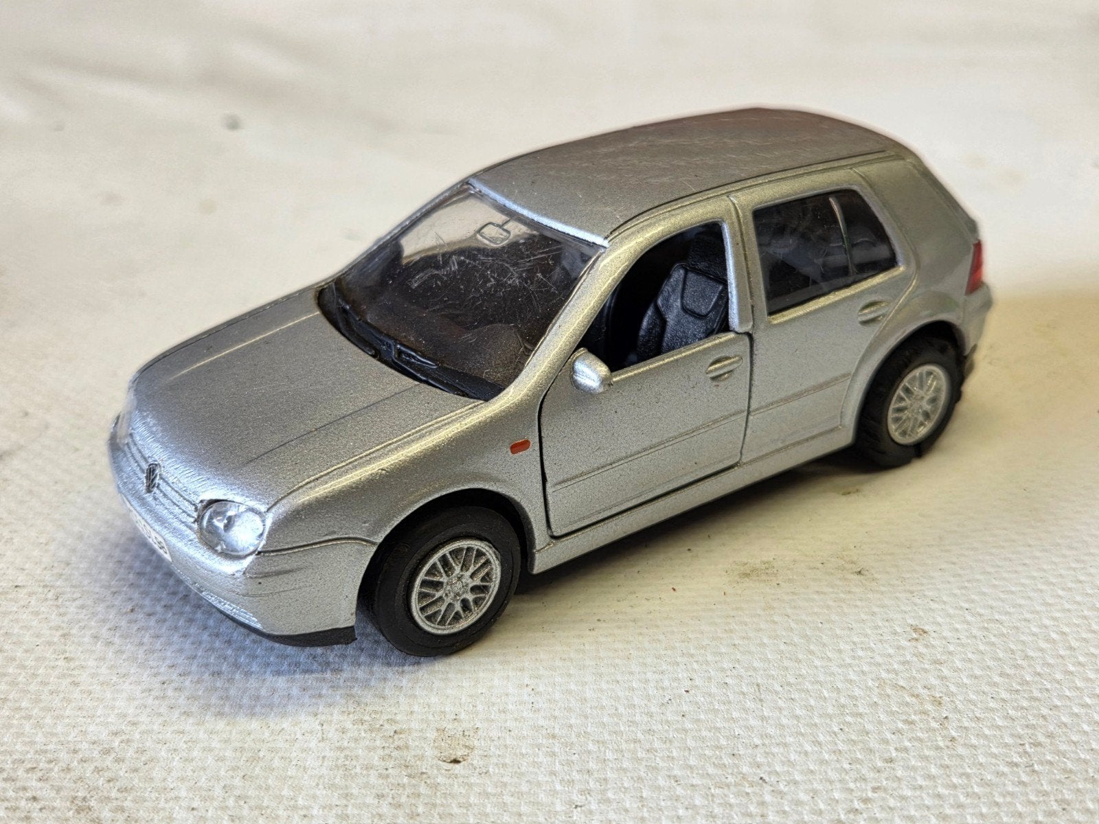 Welly Volkswagen Golf GTI IV Modelauto - Zilver, Ophalen of Verzenden, Gebruikt