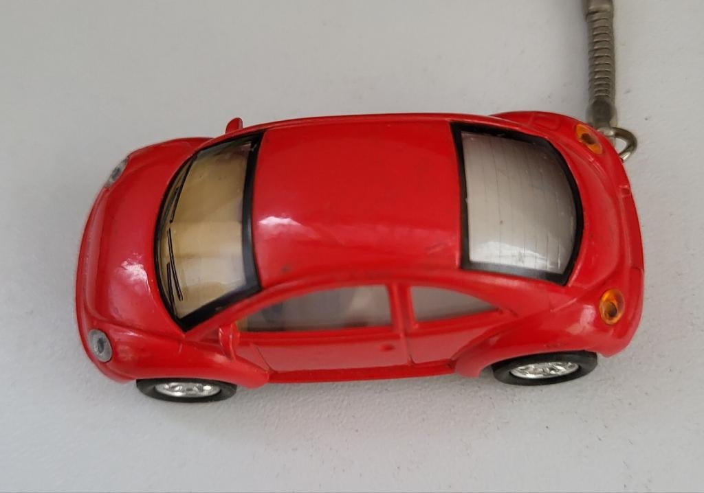 Sleutelhanger rode auto - Volkswagen Kever model, Ophalen of Verzenden, Gebruikt, Transport