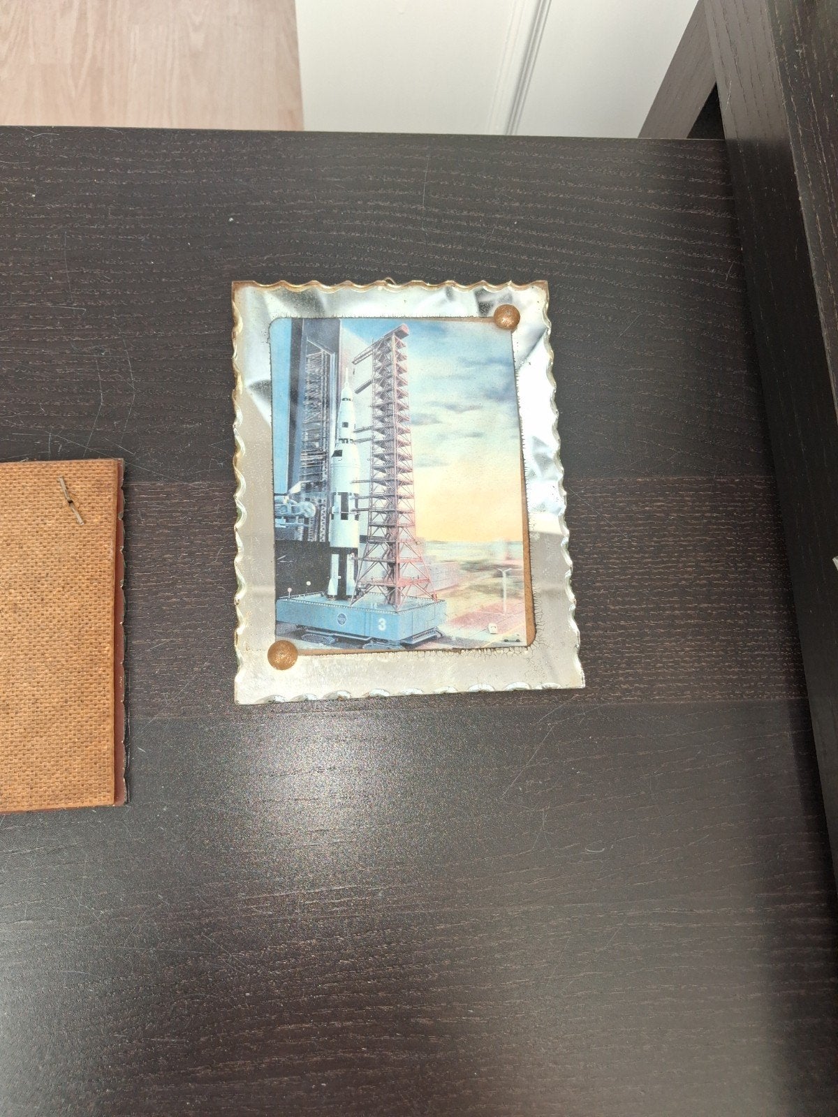 Twee vintage fotolijstjes met afbeeldingen, Ophalen, Gebruikt, Fotolijst, Metaal