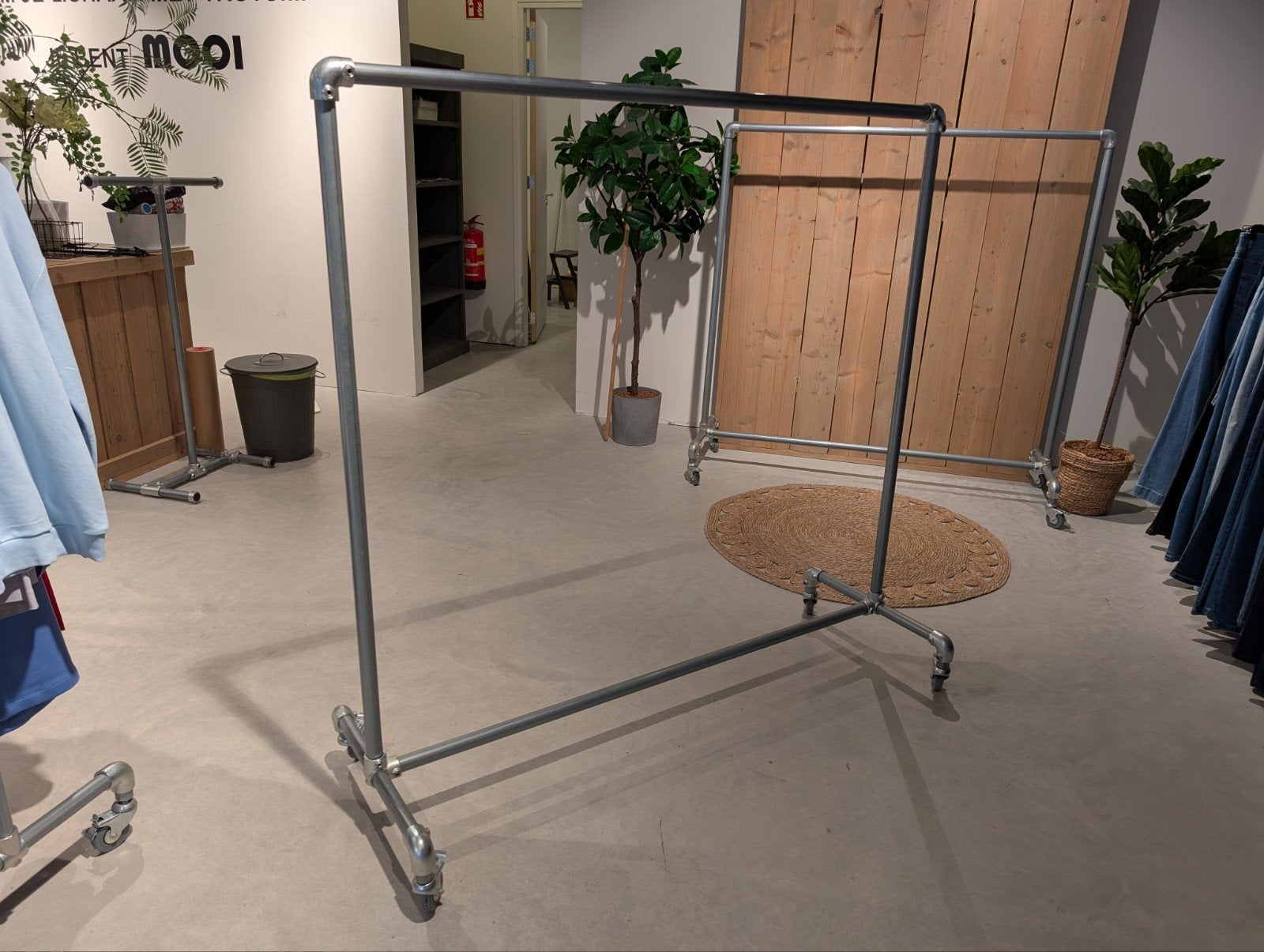 9x Kledingrek Steigerbuis met Wielen 1.60x1.60m, Ophalen, Met wielen