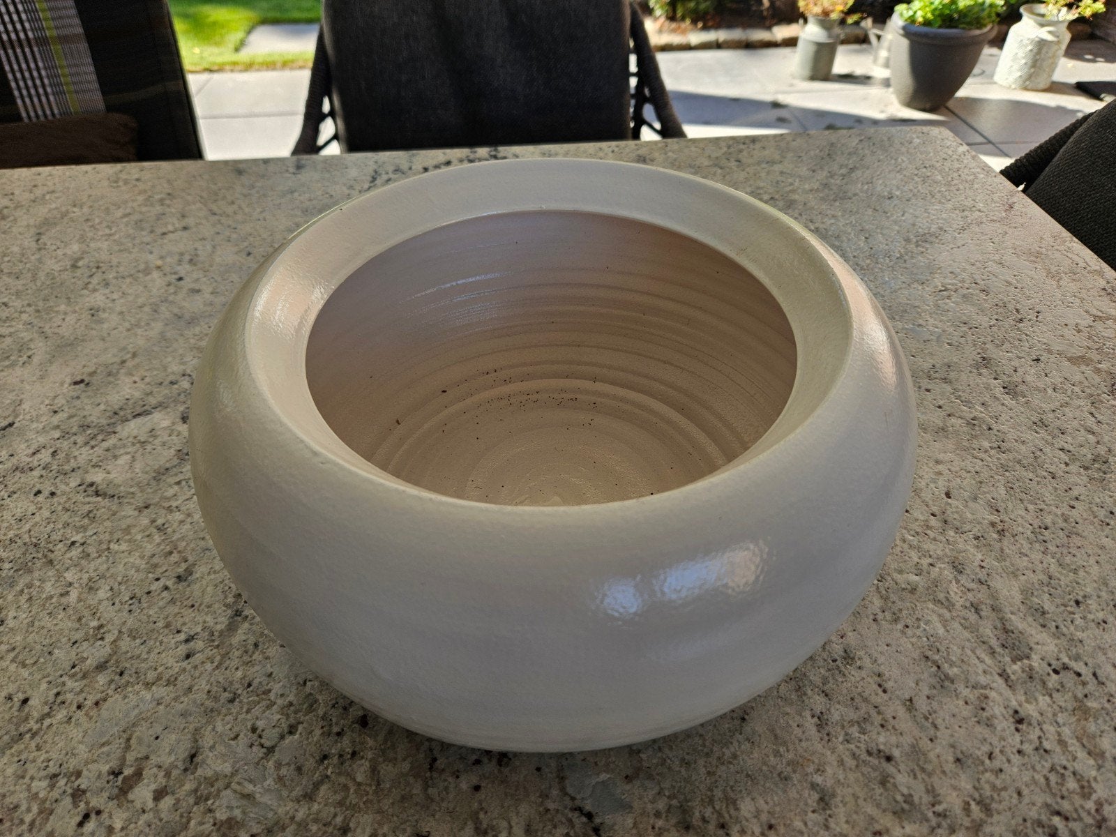 Witte ronde schaal / bloempot, Huis en Inrichting, Woonaccessoires | Schalen en Manden, Ophalen, Rond, Pot of Kruik, Zo goed als nieuw