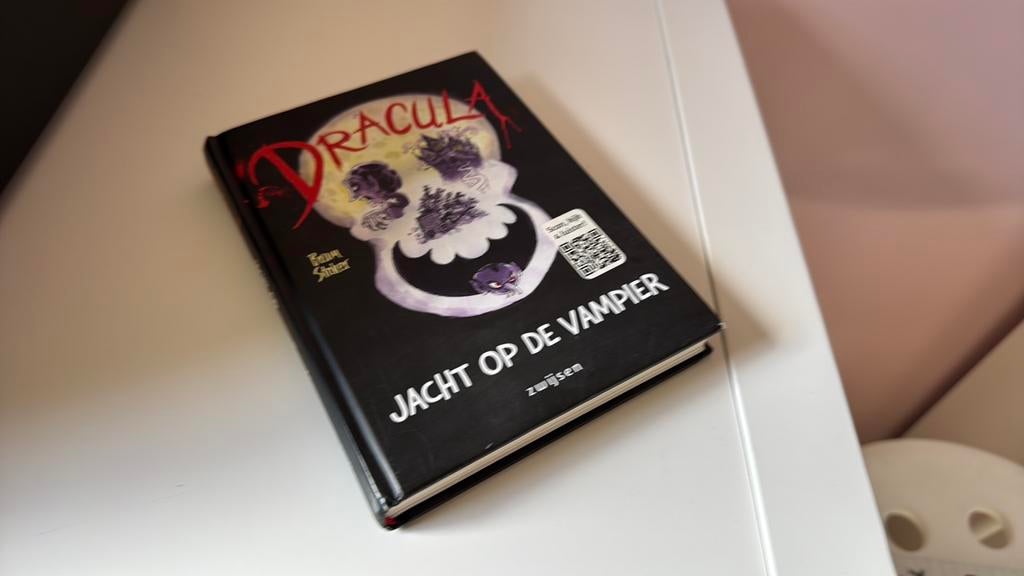 Bram Stoker - Dracula jacht op de vampier, Ophalen of Verzenden, Zo goed als nieuw, Bram Stoker