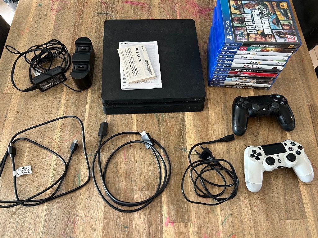 PlayStation 4 met controllers en spellen, Ophalen, Met 2 controllers, Original, Gebruikt