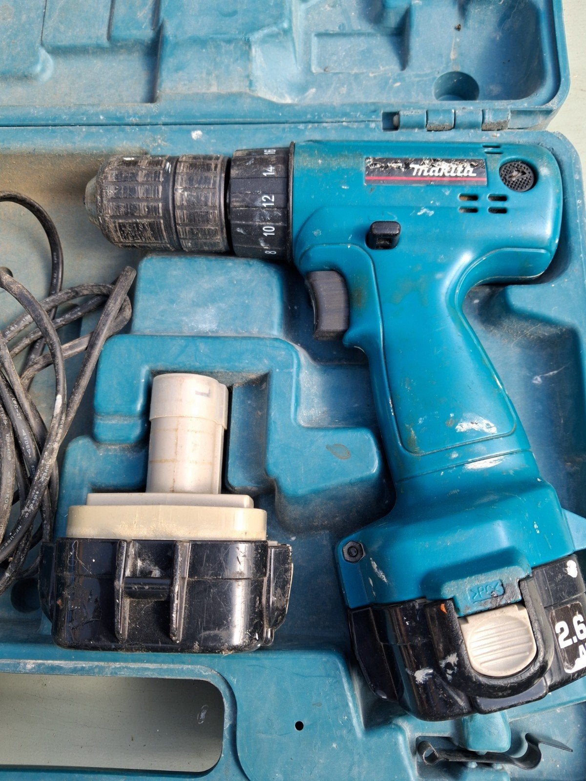 Makita Accuboormachine met lader en koffer, Ophalen of Verzenden, Gebruikt, Minder dan 400 watt, Boor- en Schroefmachine