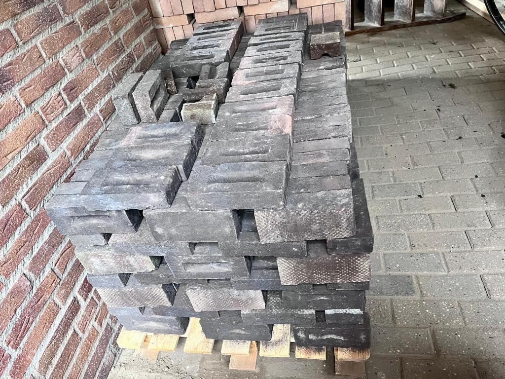 Zwarte moderne stenen in waal formaat, Doe-het-zelf en Verbouw, Metselstenen, Ophalen, Nieuw, Bakstenen