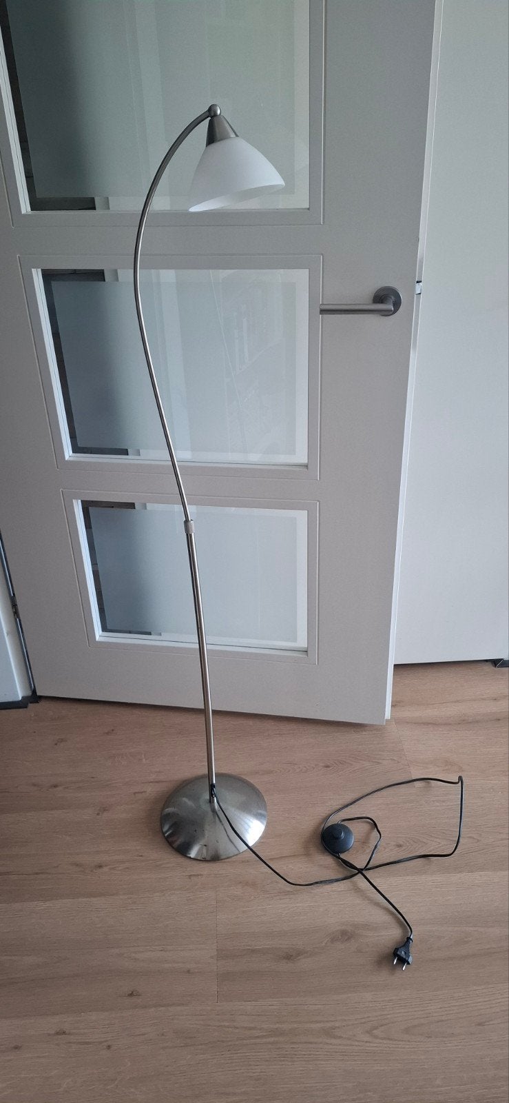 staande lamp chroom met melkwit glazen kap, Ophalen, Gebruikt, 150 tot 200 cm