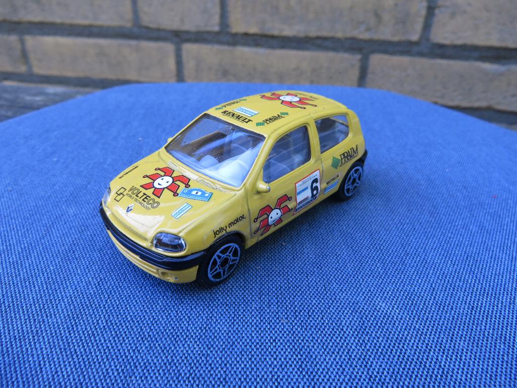 Burago Renault Clio Geel, Ophalen of Verzenden, Zo goed als nieuw, Auto, Overige merken