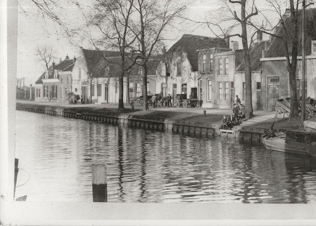 Utrecht Gracht met vrachtboot en paard en wagens Foto 24-17, Ophalen of Verzenden, Voor 1920, Ongelopen, Utrecht