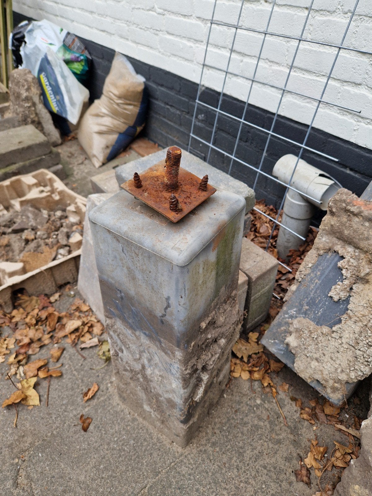 Betonnen sokkels / betonpoeren 15 x 15 x 50 cm, Ophalen, Gebruikt
