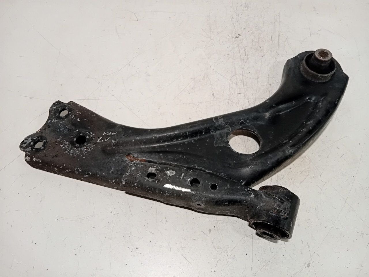 Draagarm links voor Peugeot 3008, Onderdelen@venauto.nl, Van der Ven Autorecycling B.V., Gebruikt, Ettenseweg 76, 4706 PB Roosendaal, The Netherlands