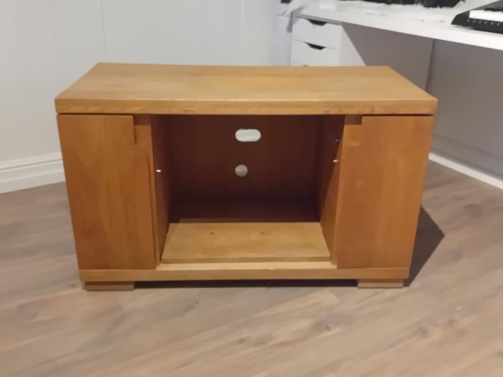 Massief eiken tv kast, Huis en Inrichting, Slaapkamer | Nachtkastjes, Ophalen, 55 tot 70 cm, Hout, 65 cm of meer
