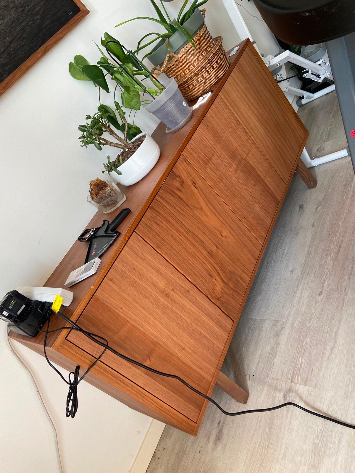 IKEA STOCKHOLM dressoir walnootfineer - 4 deuren - Zo goed a, Huis en Inrichting, Ophalen, 150 tot 200 cm, Zo goed als nieuw, 25 tot 50 cm