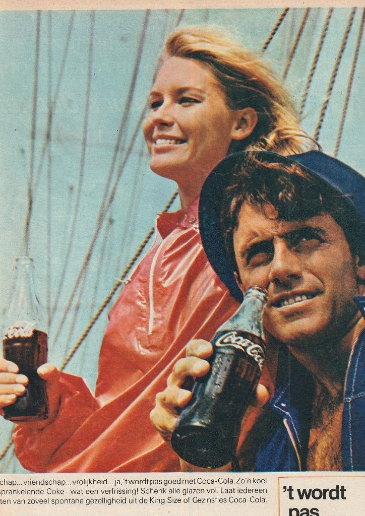 retro reclame 1966 Coca-Cola frisdrank koel glas op de boot, Verzenden, Overige typen