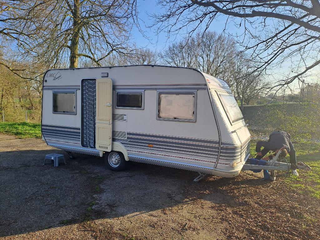 Caravan LMC Munsterland 490, Caravans en Kamperen, Caravans, Rondzit, Dwarsbed, Particulier, 4 tot 5 meter