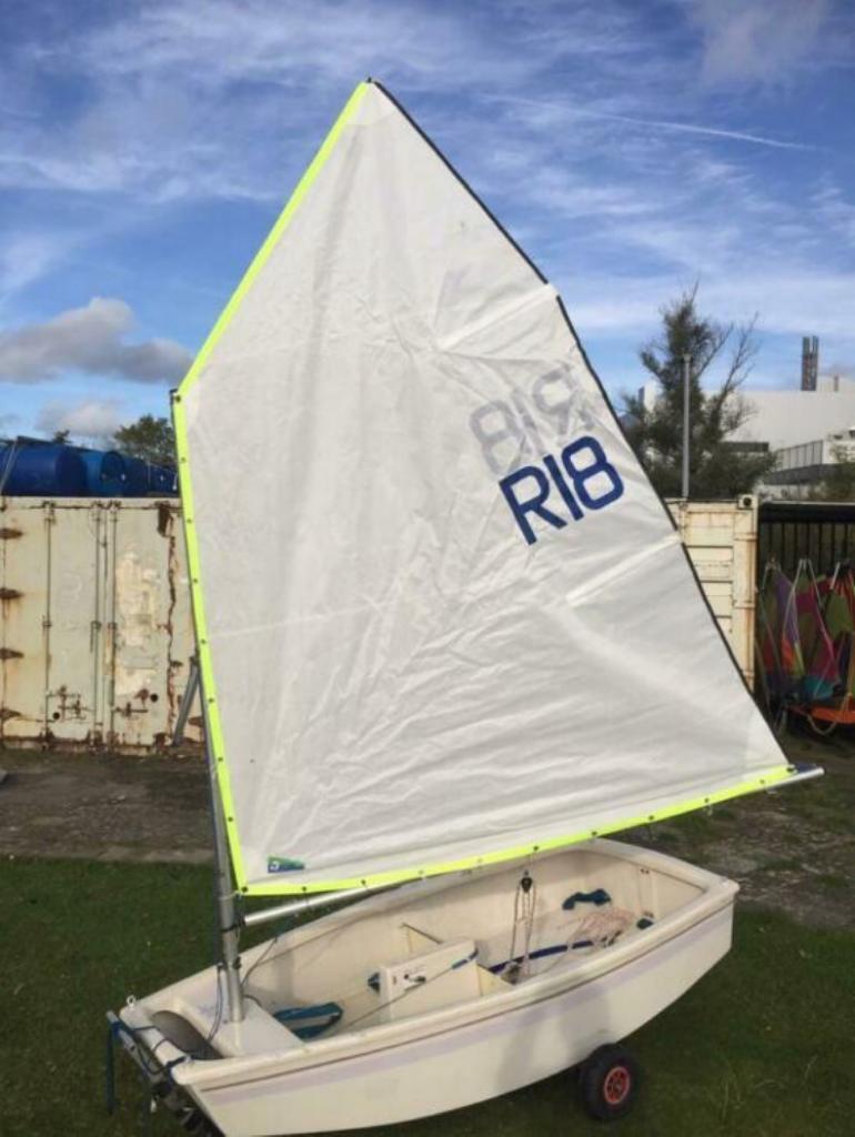 Optimist zeilboot met strandtrailer, Watersport en Boten, Zeilen en Zeiltoebehoren, Gebruikt, Overige typen, Minder dan 15 m²