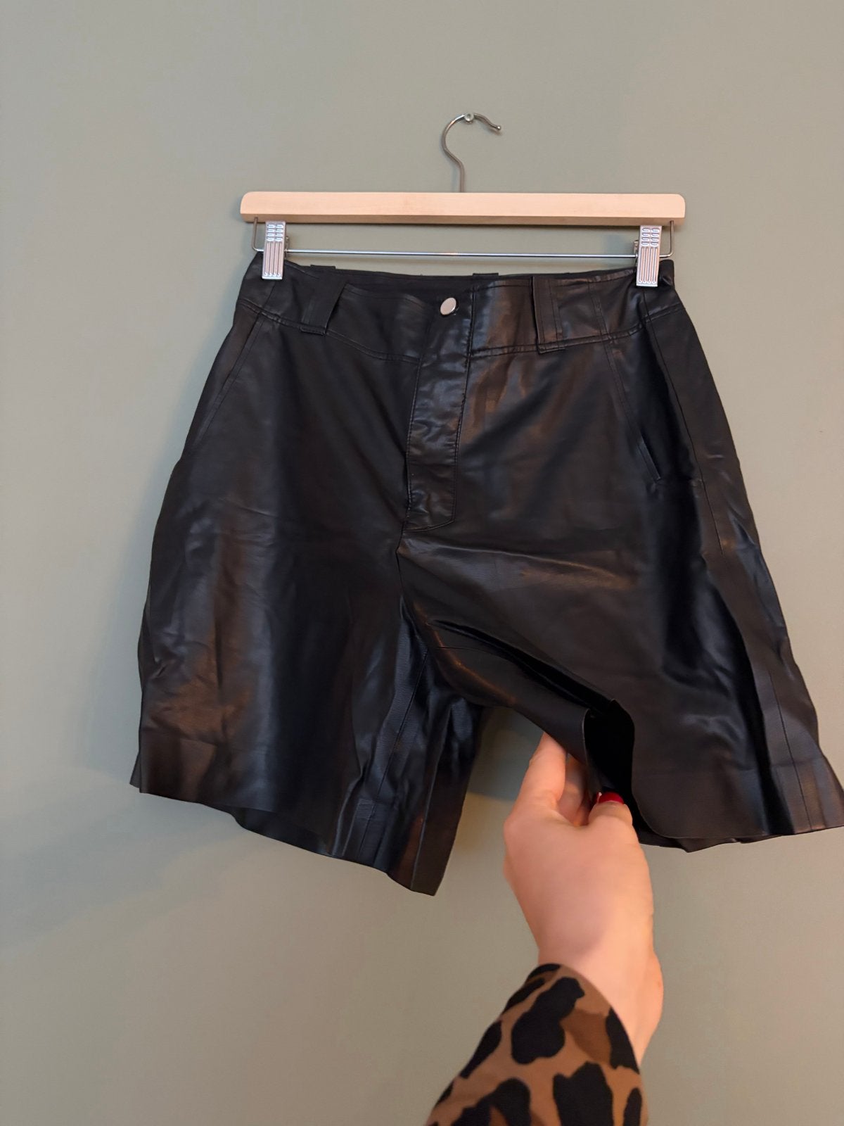 Vanilia zwarte faux leren shorts maat 34, Kleding | Dames, Kort, Zwart, Ophalen of Verzenden, Zo goed als nieuw