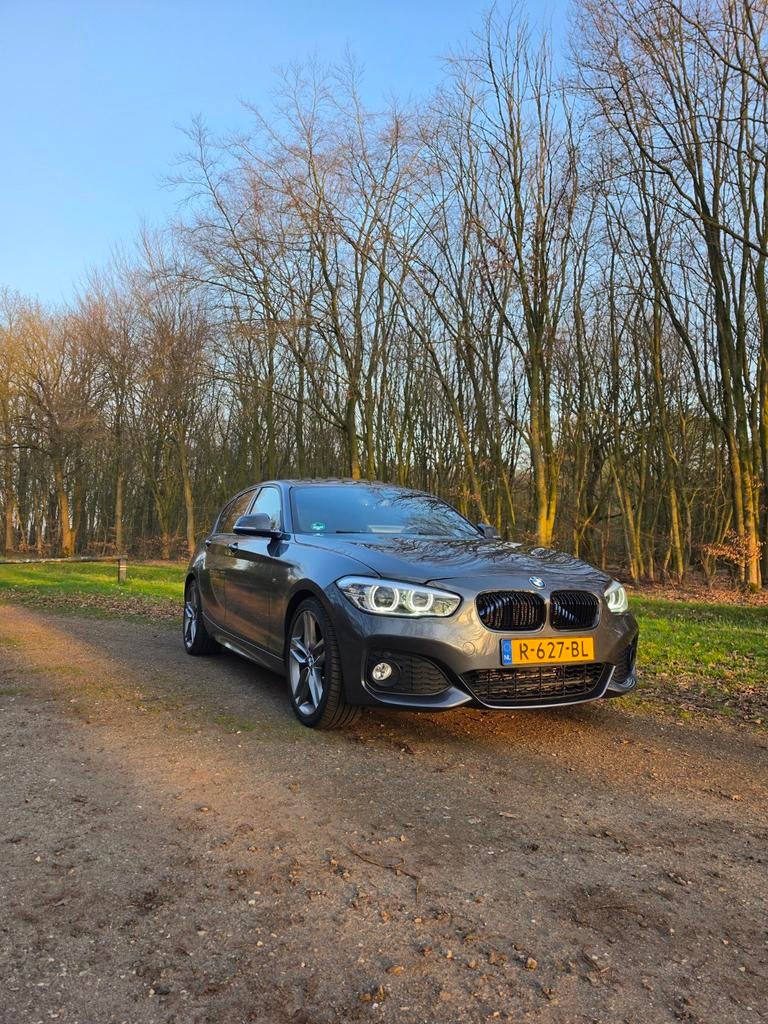 BMW 1-Serie 118I 136PK 5D Aut. Open dak. Car play., Auto's, BMW, Euro 5, Alcantara, 1200 kg, 650 kg