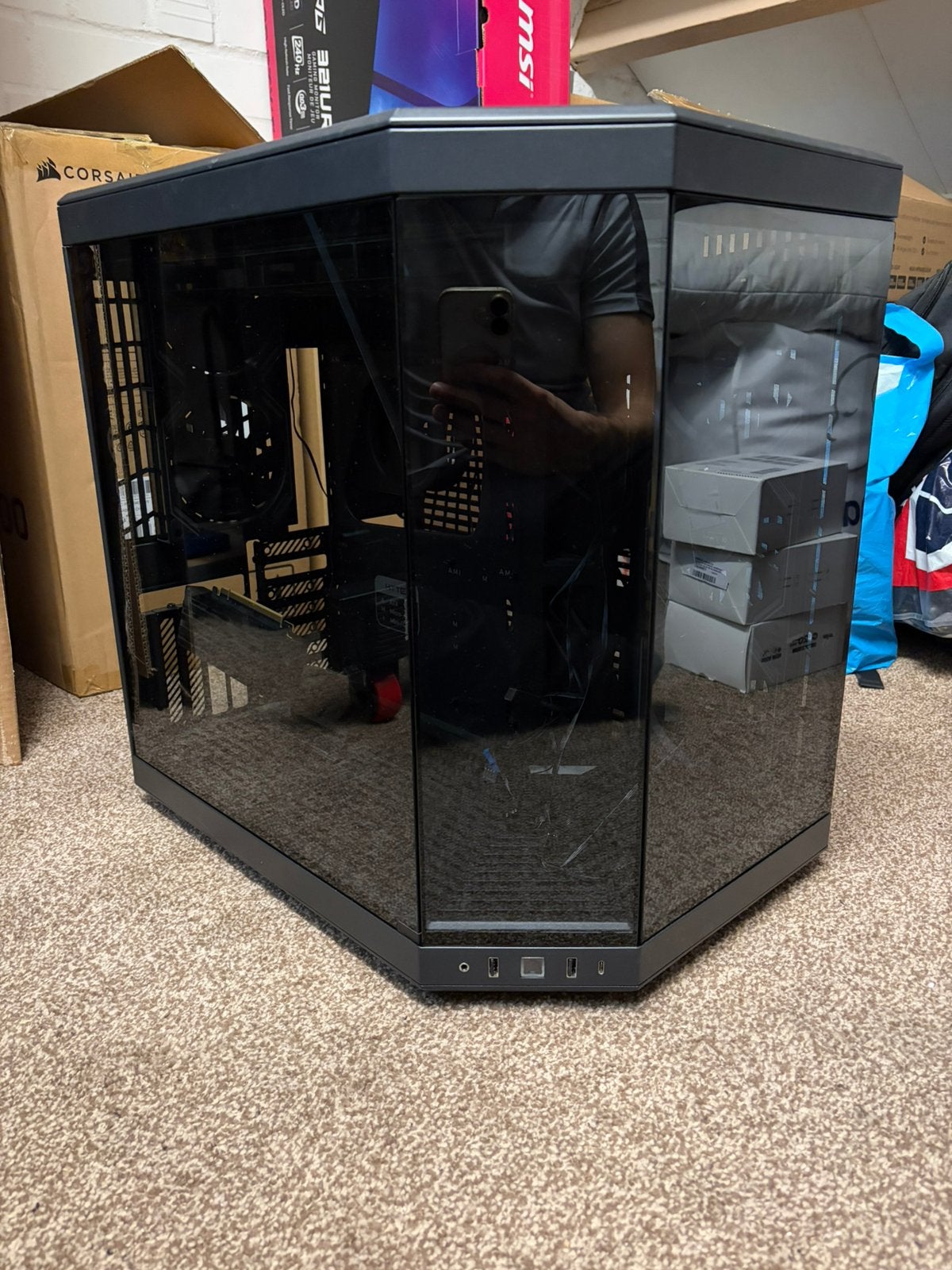 Hyte Y70 PC Case - zgan, Ophalen of Verzenden, Zo goed als nieuw