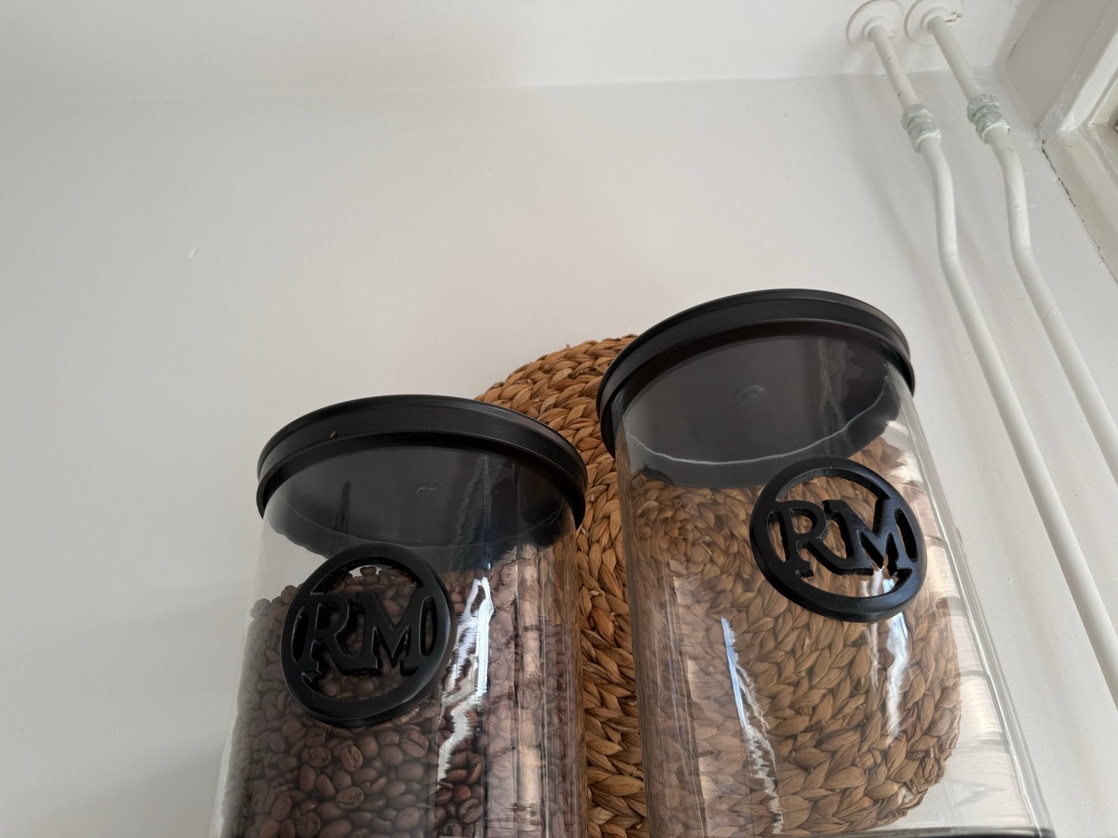 Rivièra Maison RM logo voorraadpotten - L en XL, Huis en Inrichting, Ophalen, Glas, Zo goed als nieuw, Riviera Maison