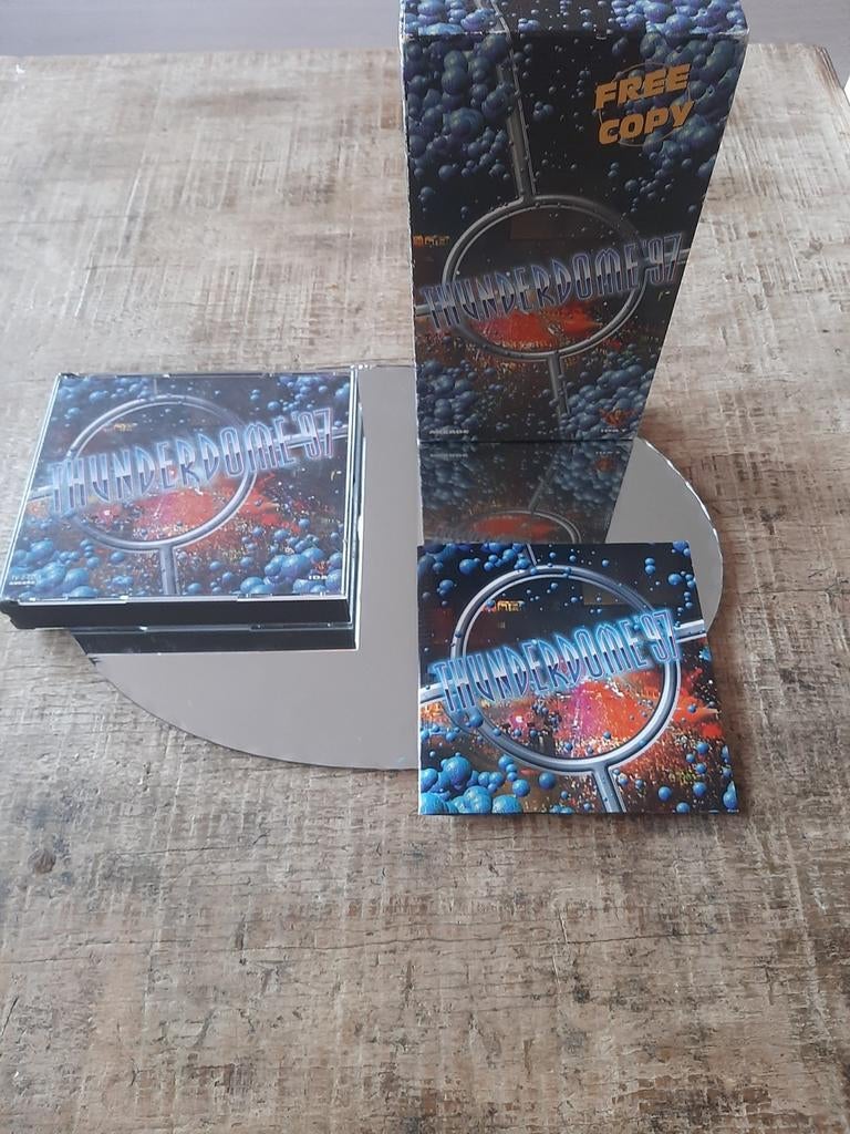 Thunderdome 97 Dubbel CD en VHS - Nieuwstaat, Cd's en Dvd's, Cd's | Dance en House, Ophalen of Verzenden, Zo goed als nieuw, Techno of Trance