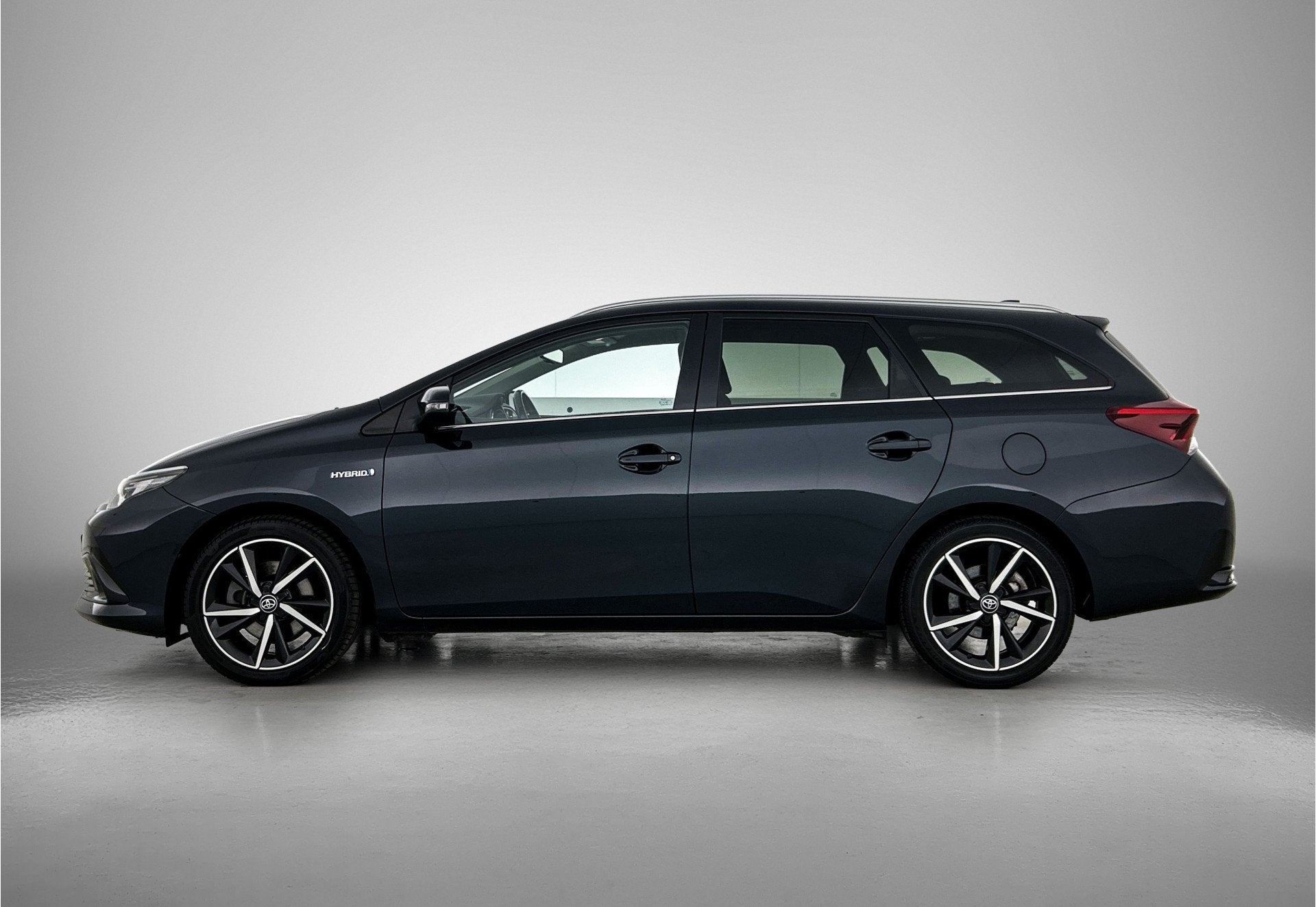 Toyota Auris Touring Sports 1.8 Hybrid Dynamic Ultimate | Pa, Auto's, 136 pk, Gebruikt, Alcantara, Hybride Elektrisch/Benzine