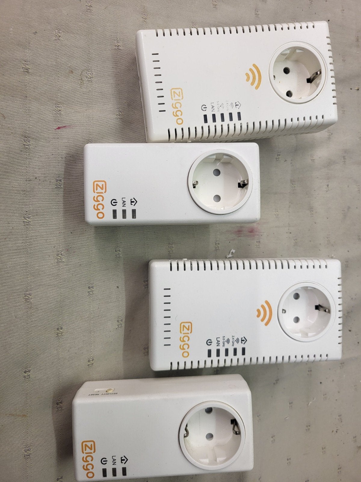 Ziggo Powerline Adapters (4 stuks) - Wifi Versterkers, Ophalen of Verzenden, Gebruikt, Router, Ziggo