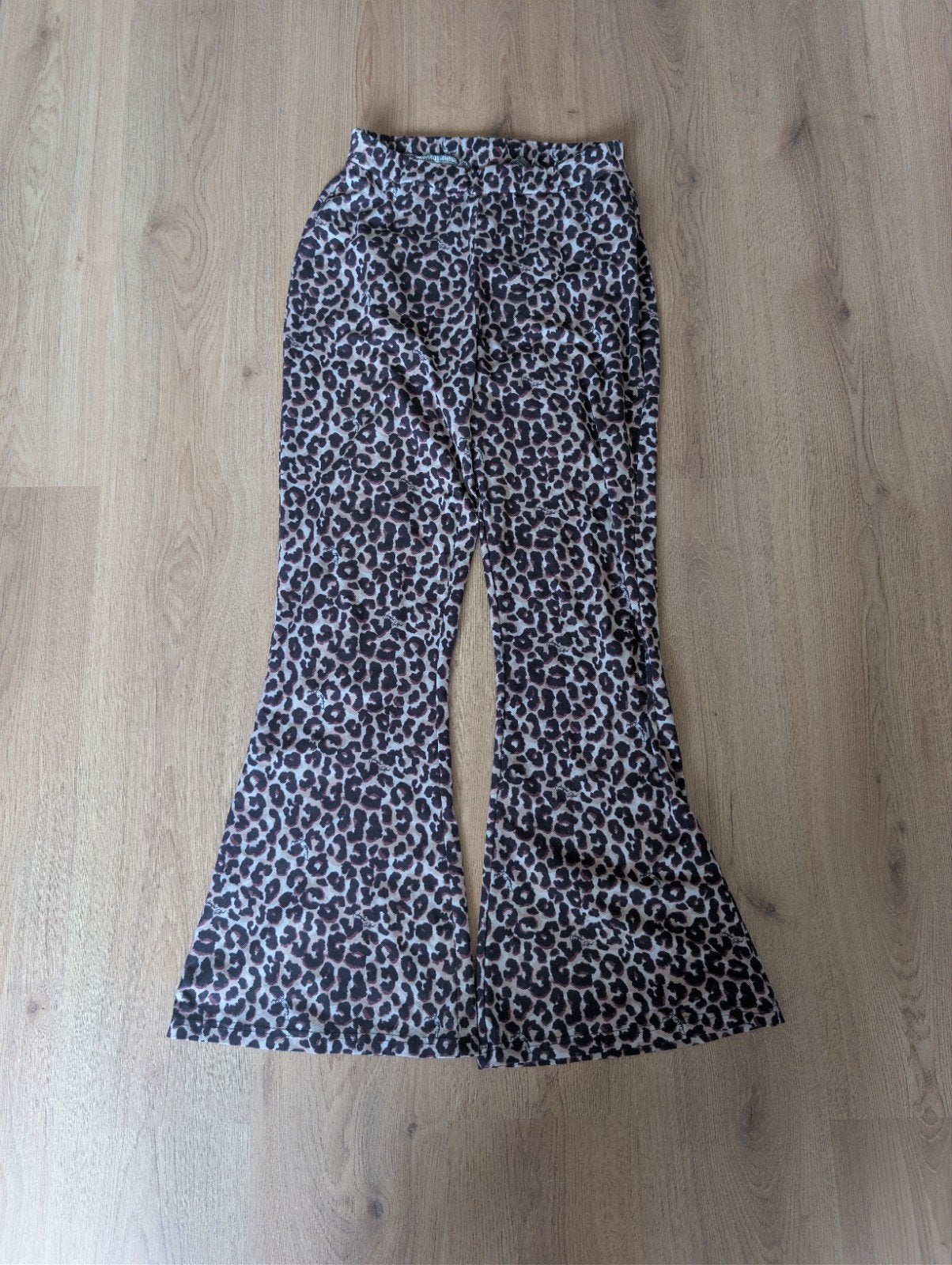 Leuke panter flaire broek van Colourful Rebel., Ophalen, Bruin, Maat 46/48 (XL) of groter, Zo goed als nieuw