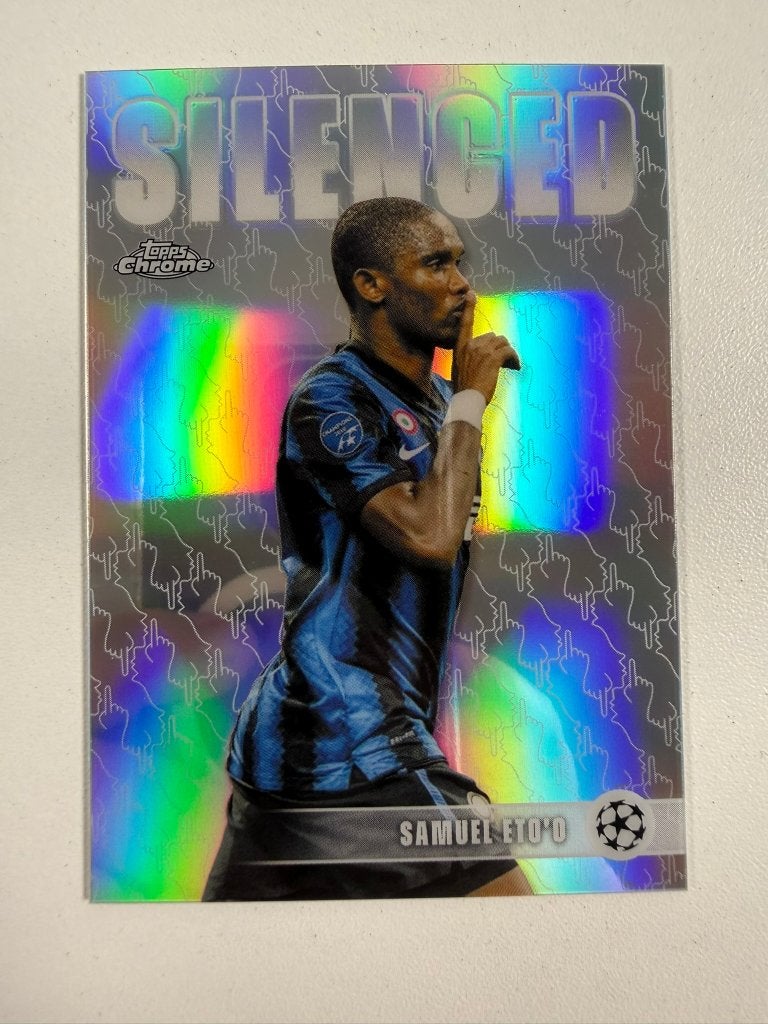 Samuel Eto'o Silenced Topps Chrome 2025-26, Ophalen of Verzenden, Nieuw, Buitenlandse clubs, Poster, Plaatje of Sticker