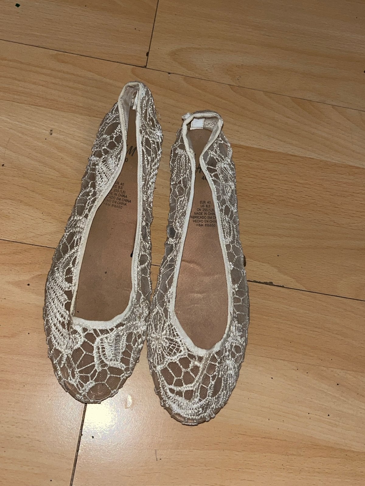 Kanten ballerina's H&M maat 41 (valt als 40), Kleding | Dames, Schoenen, Ophalen of Verzenden, Zo goed als nieuw, Beige, Ballerina's